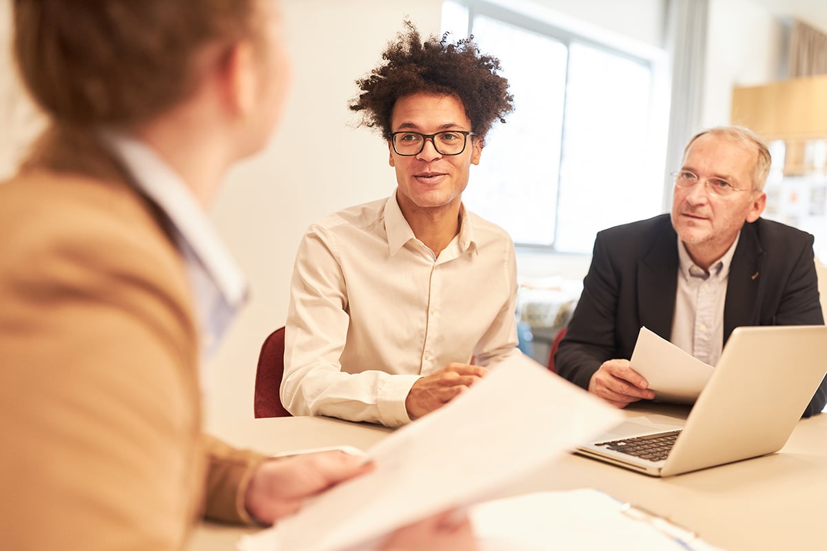 what is a sales consultant how do you become one